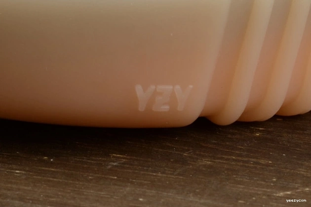 LIGHT 750 YEEZY GREY GLOW GUM BOOST DARK BB1840 ADIDAS 1027